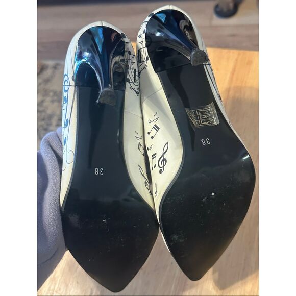 Goby Women's White Black Pointed Toe Piano Themed Pumps High Heels Size 38 - Picture 5 of 7
